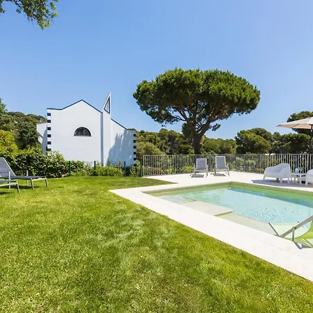Family Beachfront With Private Pool ヴィラ *