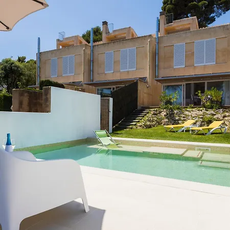 Family Beachfront With Private Pool ヴィラ *