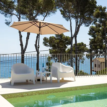 ヴィラ Family Beachfront With Private Pool カレリャ・デ・パラフルジェリ