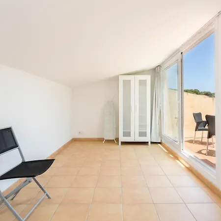 Family Beachfront With Private Pool * カレリャ・デ・パラフルジェリ